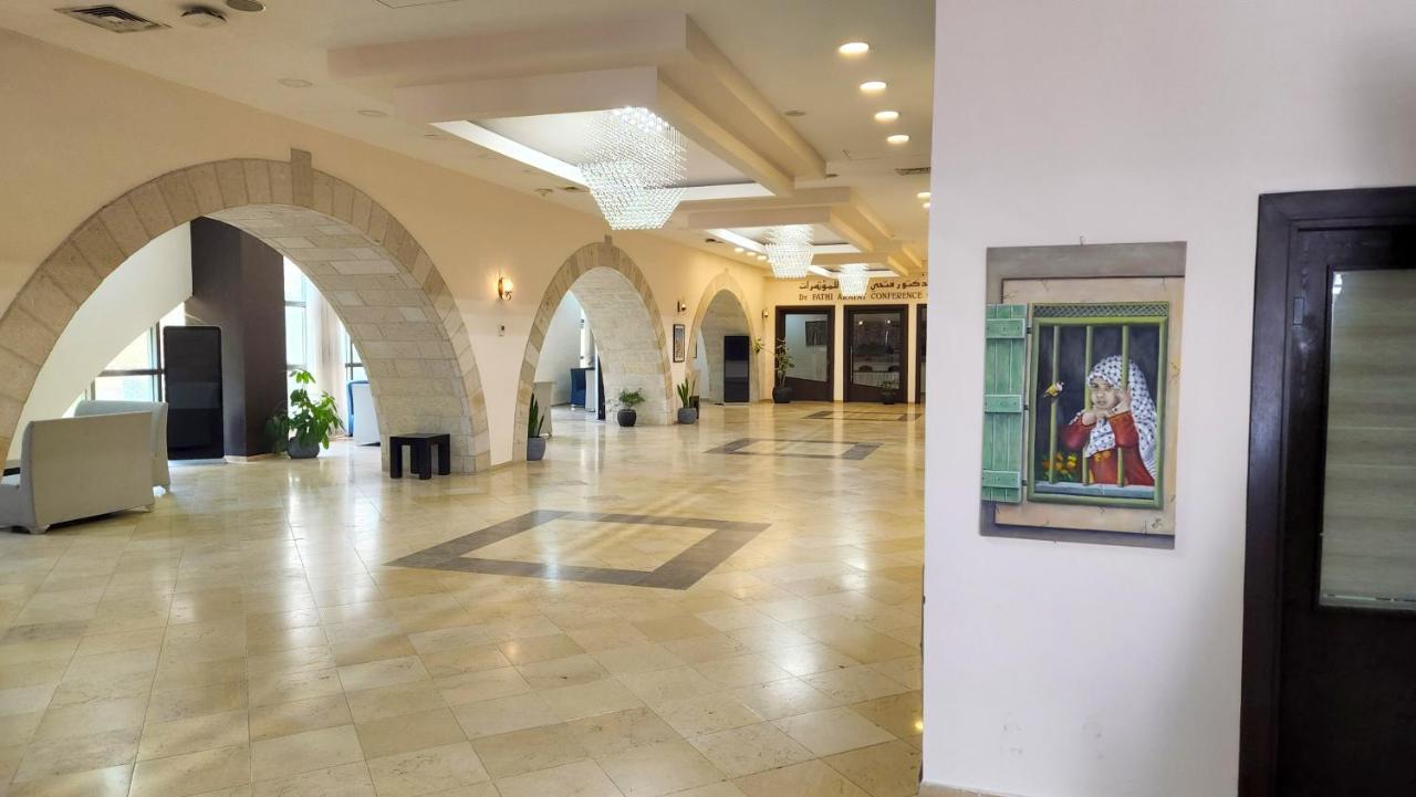 Red Crescent Guesthouse รามัลเลาะห์ ภายนอก รูปภาพ