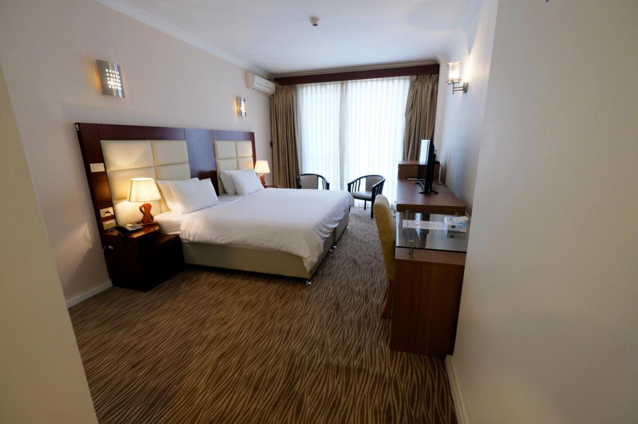 Red Crescent Guesthouse รามัลเลาะห์ ภายนอก รูปภาพ