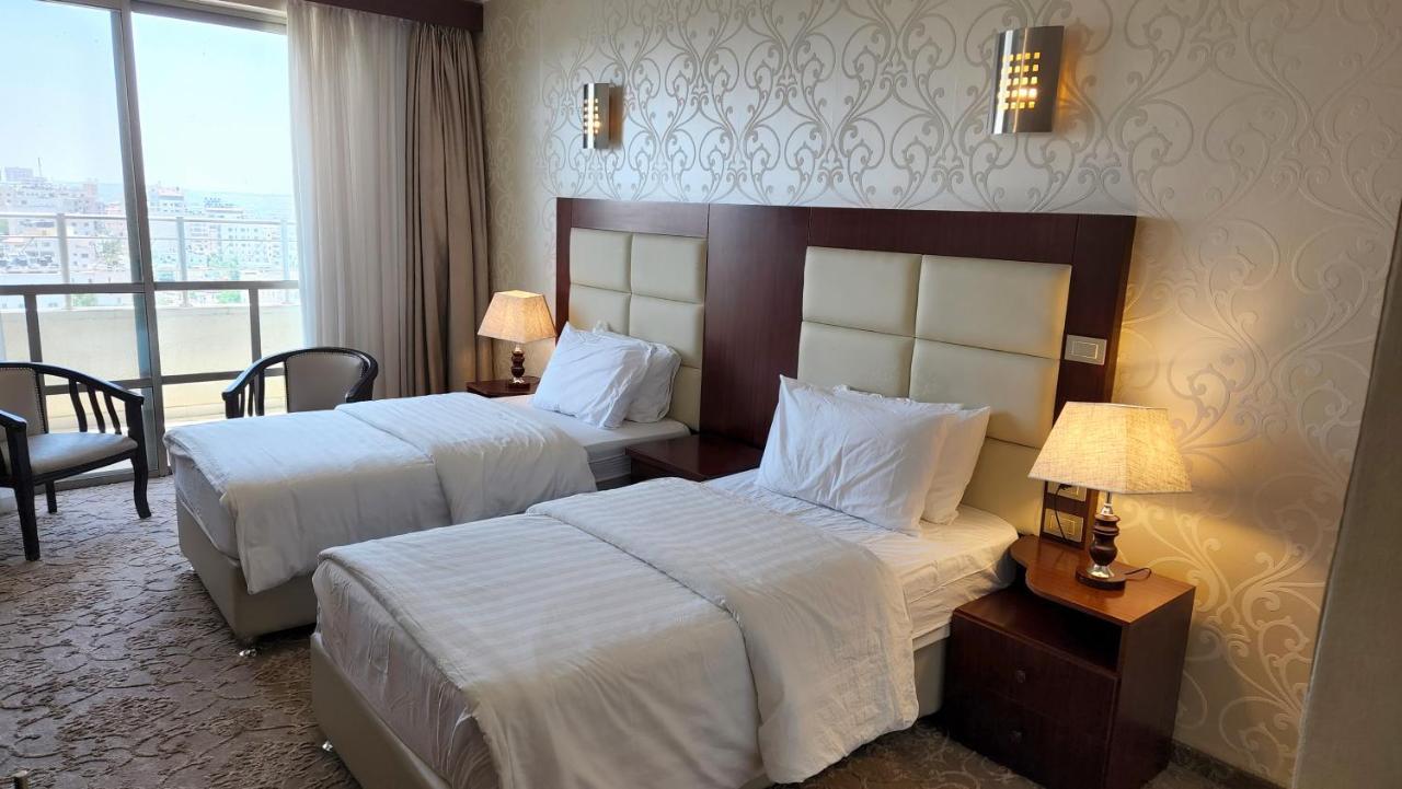 Red Crescent Guesthouse รามัลเลาะห์ ภายนอก รูปภาพ