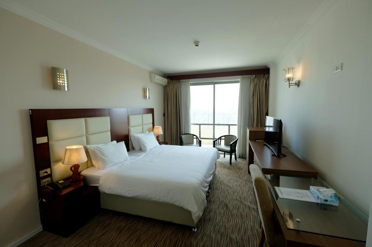Red Crescent Guesthouse รามัลเลาะห์ ภายนอก รูปภาพ