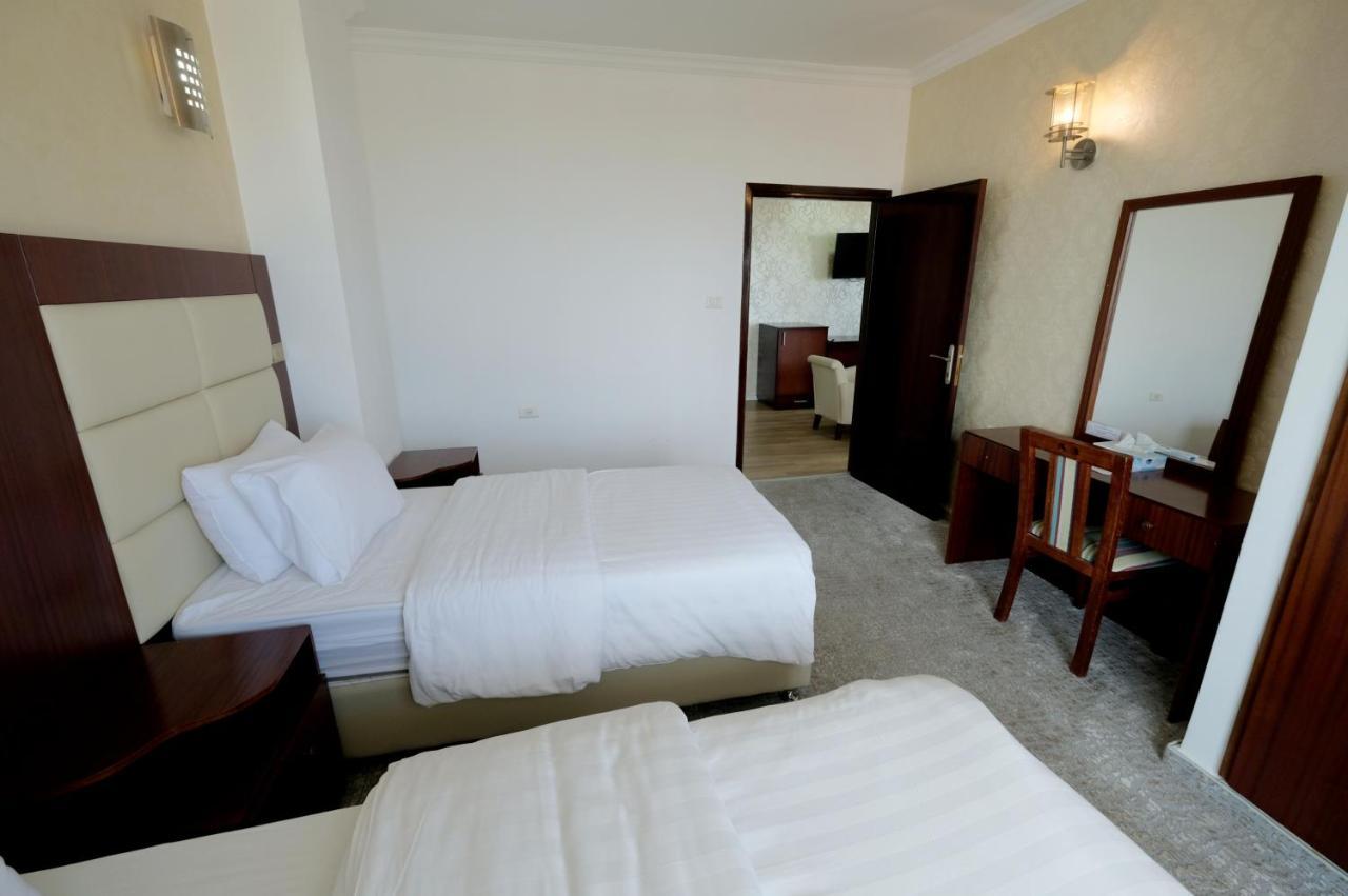 Red Crescent Guesthouse รามัลเลาะห์ ภายนอก รูปภาพ