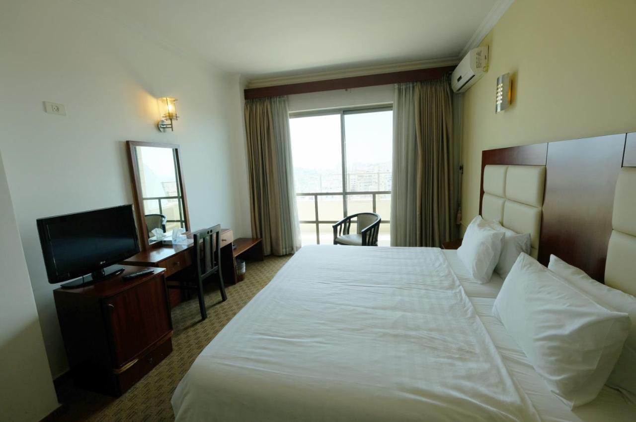 Red Crescent Guesthouse รามัลเลาะห์ ภายนอก รูปภาพ