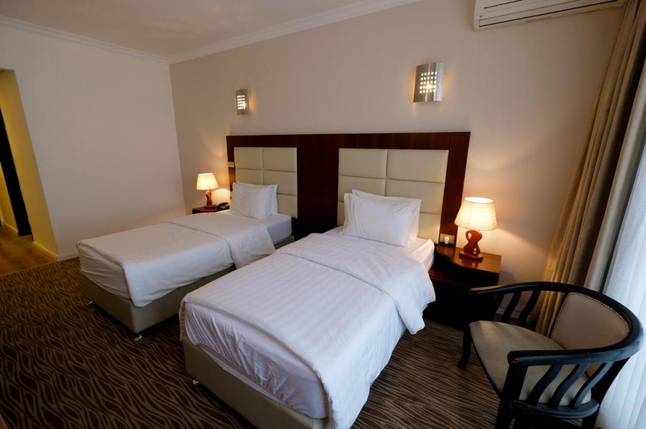 Red Crescent Guesthouse รามัลเลาะห์ ภายนอก รูปภาพ