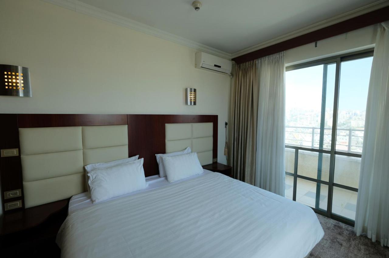 Red Crescent Guesthouse รามัลเลาะห์ ภายนอก รูปภาพ