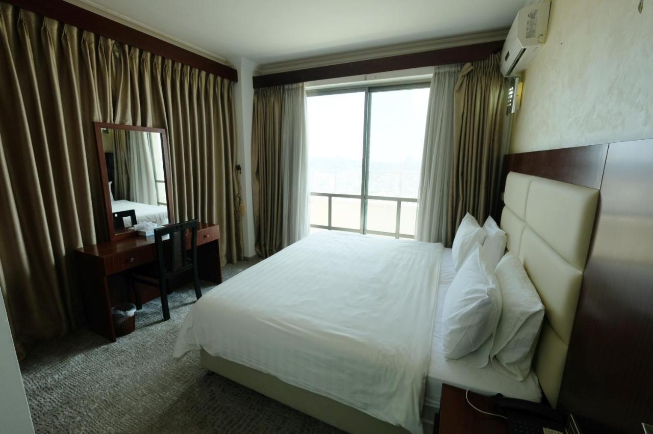 Red Crescent Guesthouse รามัลเลาะห์ ภายนอก รูปภาพ