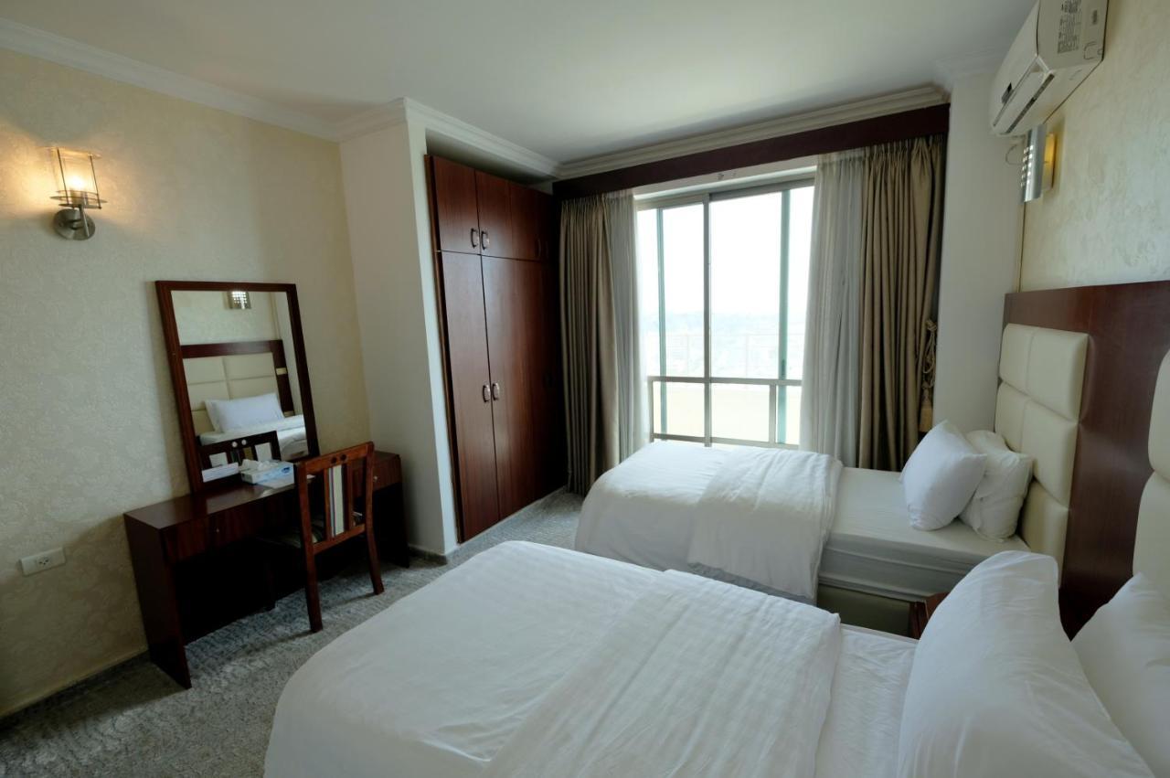 Red Crescent Guesthouse รามัลเลาะห์ ภายนอก รูปภาพ